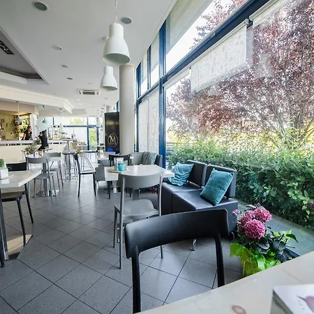 Ξενοδοχείο Select 4*